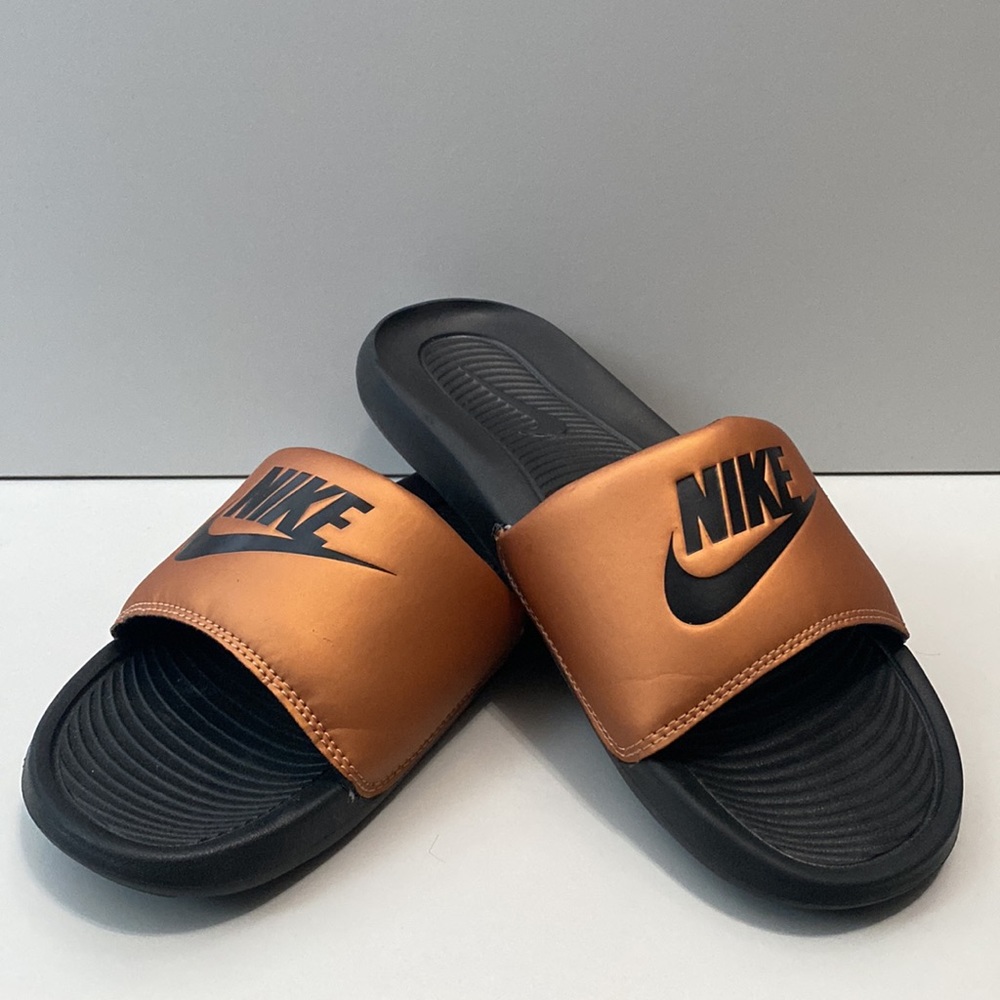 Nike Victori Slide Sandal in Black/Metallic Copper - Size 8